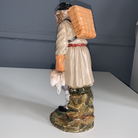 Antique 19C Russian Porcelain GARDNER FIGURE - Picture 3 of 10